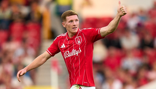 Th&agrave;nh Manchester cạnh tranh Elliot Anderson.