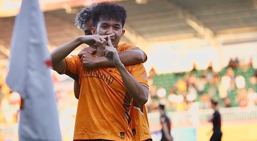 Ho&agrave;ng Anh Gia Lai sớm c&oacute; b&agrave;n mở tỷ số.