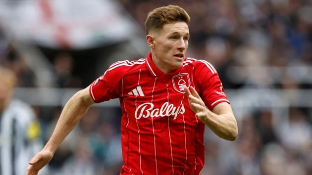 Elliot Anderson hướng m&igrave;nh đến Man City