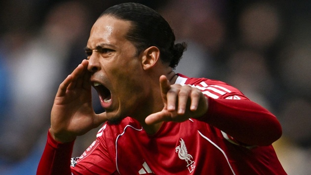 Van Dijk ph&ecirc; b&igrave;nh Liverpool đầu h&agrave;ng qu&aacute; sớm