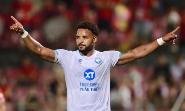 Ảnh bài viết Ghi bàn thứ 10, Xuân Son rực sáng trong màu áo Nam Định