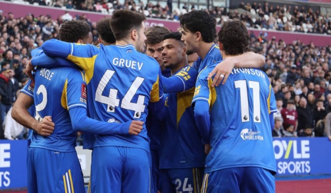 Leeds United gi&agrave;nh chiến thắng kịch t&iacute;nh.