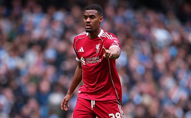 Lỗ hổng Gravenberch khiến hàng thủ Liverpool bị phơi bày