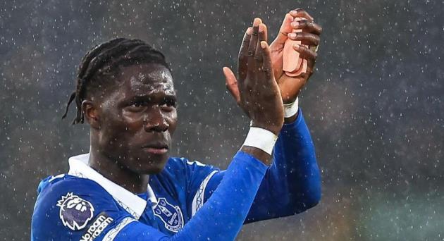 Ảnh bài viết Tin đồn chuyển nhượng sáng 6/4: Real chào bán Vinicius; MU quan tâm Amadou Onana