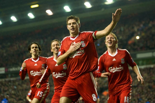 Cựu đội trưởng Steven Gerrard.