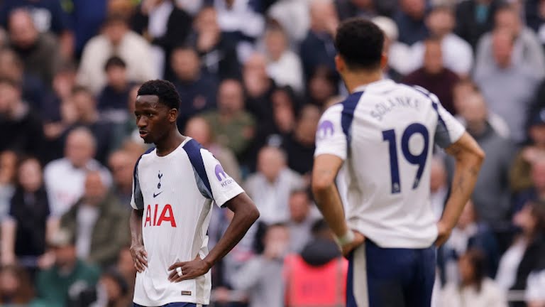 Ảnh bài viết Thống kê chỉ ra khe cửa hẹp để Tottenham thoát rớt hạng