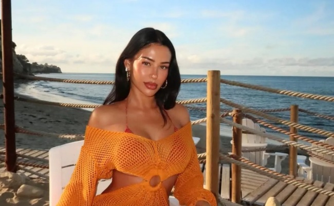 Ashlyn Castro diện bikini quyến rũ.