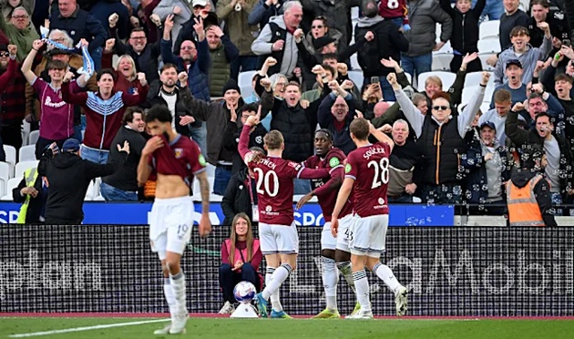 11 phút bù giờ là hợp lý cho hiệp 2