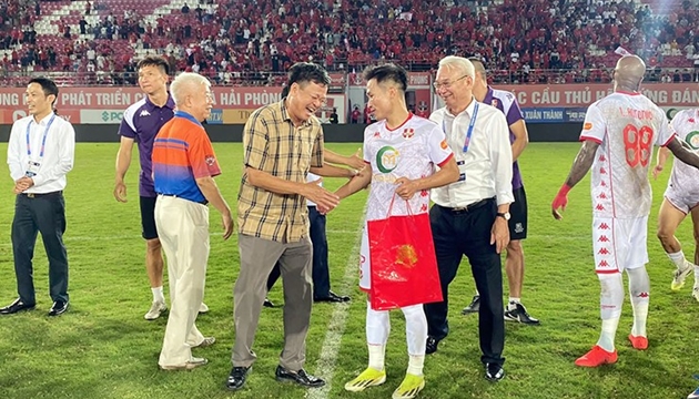 Hải Ph&ograve;ng nhận thưởng lớn sau trận thắng H&agrave; Nội.
