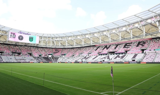 Chi ph&iacute; x&acirc;y dựng s&acirc;n vận động v&agrave;o khoảng 350 triệu đ&ocirc; la