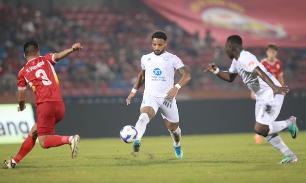 Xu&acirc;n Son h&agrave;i l&ograve;ng khi Nam Định gi&agrave;nh 3 điểm