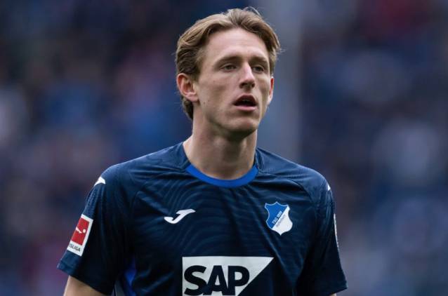 "Máy quét" cao 1m91 có thể là giải pháp lý tưởng thay thế Casemiro ở Old Trafford.