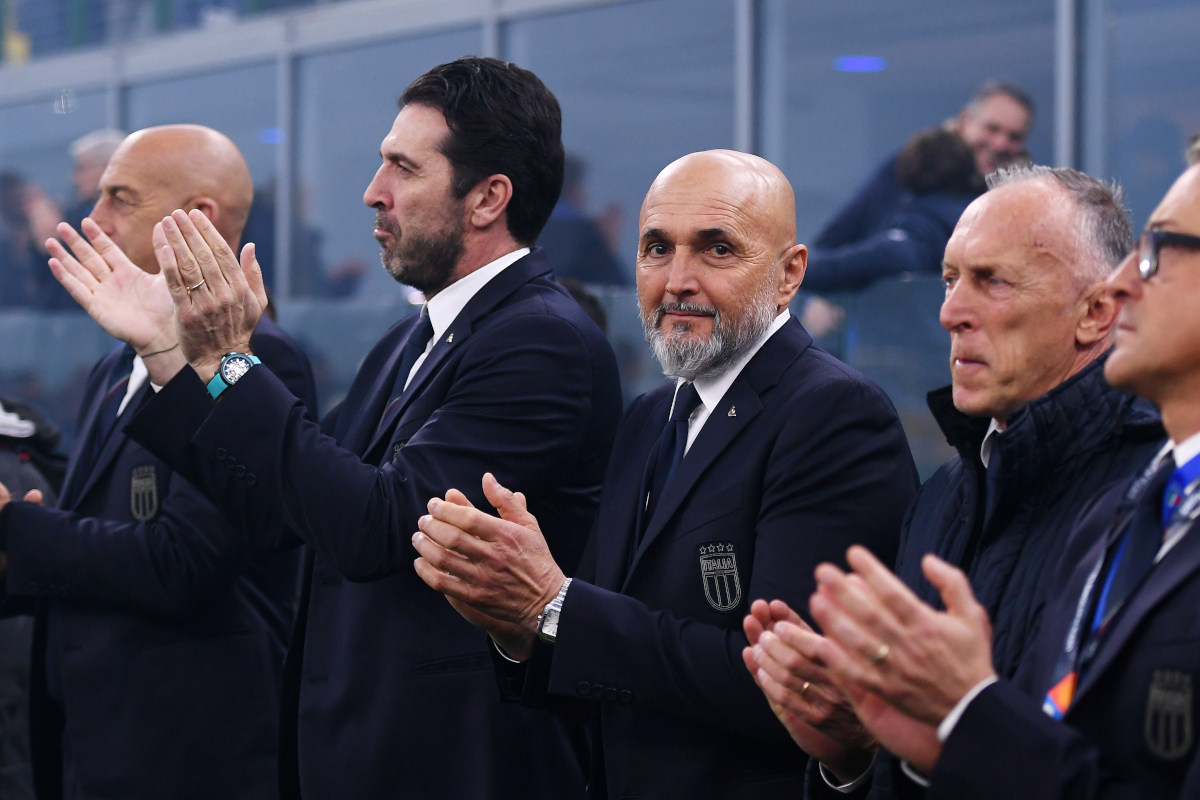 B&oacute;ng đ&aacute; &Yacute; sạch b&oacute;ng ở C1, World Cup.