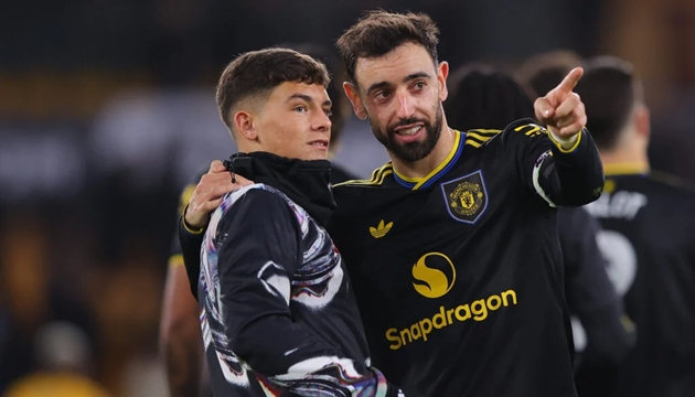 Ảnh bài viết Bruno Fernandes dìu dắt lứa trẻ Man Utd tại Carrington