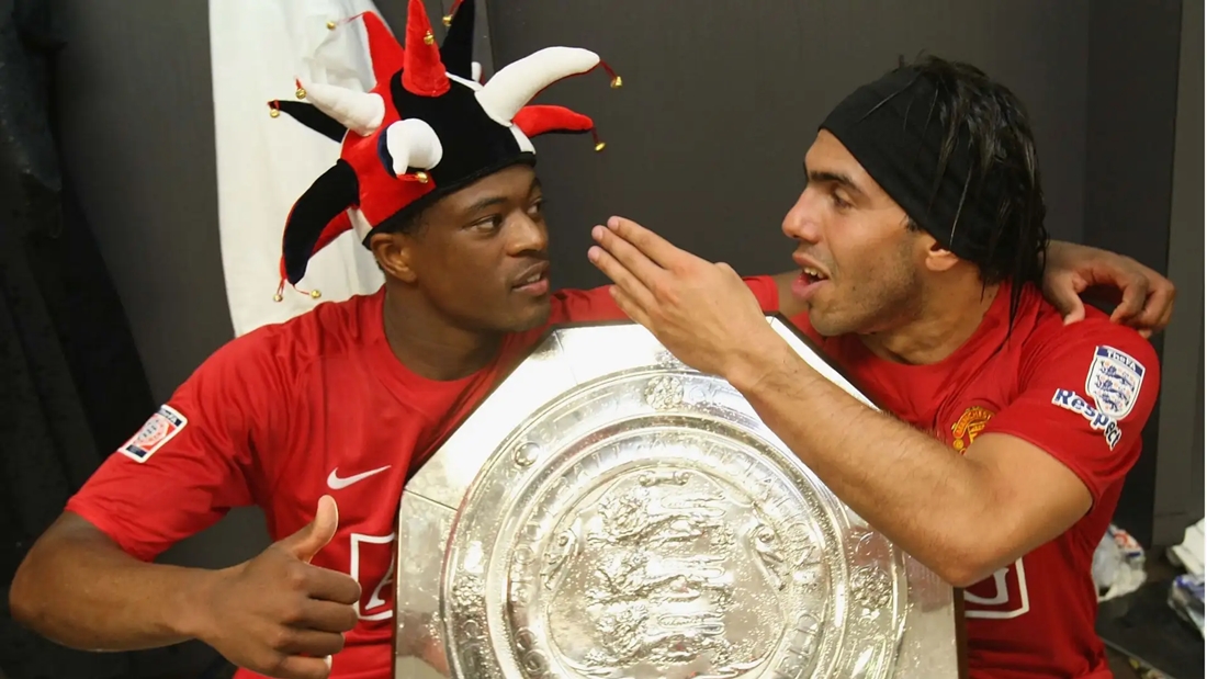 Ảnh bài viết Evra từng dọa bẻ gãy chân Tevez vì vụ đào tẩu sang Man City