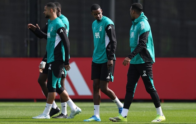 Hàng công Liverpool đón viện binh Isak trước đại chiến PSG