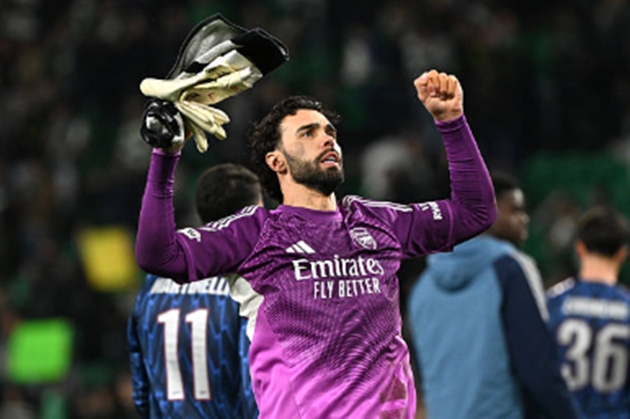 Thủ m&ocirc;n: David Raya - 7.6 điểm Thủ th&agrave;nh người T&acirc;y Ban Nha một lần nữa chứng minh tại sao anh l&agrave; sự lựa chọn số một trong khung gỗ của Mikel Arteta. Ngay từ ph&uacute;t thứ 5, Raya đ&atilde; c&oacute; pha chạm b&oacute;ng nhạy b&eacute;n cứu thua sau c&uacute; s&uacute;t sấm s&eacute;t của Maximiliano Araujo. Sự tập trung v&agrave; khả năng l&agrave;m chủ v&ograve;ng cấm của anh gi&uacute;p h&agrave;ng thủ Arsenal đứng vững trước những &aacute;p lực m&agrave; đội chủ nh&agrave; tạo ra ở cả đầu v&agrave; cuối trận đấu.