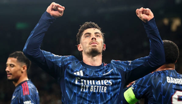 Kai Havertz - 7.1 điểm (Thay cho Leandro Trossard, ph&uacute;t 75) V&agrave;o s&acirc;n để thay đổi cục diện, Havertz một lần nữa sắm vai người h&ugrave;ng của Arsenal. Pha di chuyển th&ocirc;ng minh đ&oacute;n đường chuyền của Martinelli v&agrave; c&uacute; dứt điểm lạnh l&ugrave;ng ở ph&uacute;t b&ugrave; giờ đ&atilde; mang về chiến thắng qu&yacute; gi&aacute;, khẳng định c&aacute;i duy&ecirc;n ghi b&agrave;n trong những trận cầu lớn của anh.