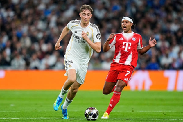 Trung vệ: Dean Huijsen - 6.0 điểm Cầu thủ trẻ n&agrave;y đ&atilde; khởi đầu trận đấu kh&aacute; tự tin với một t&igrave;nh huống d&acirc;ng cao tấn c&ocirc;ng trong hiệp một. Tuy nhi&ecirc;n, c&agrave;ng về sau, Huijsen c&agrave;ng bộc lộ sự thiếu kinh nghiệm khi kh&ocirc;ng thể t&igrave;m ra phương &aacute;n ngăn chặn Michael Olise. Anh gặp rất nhiều kh&oacute; khăn trong c&aacute;c t&igrave;nh huống đối mặt trước khi bị r&uacute;t ra nghỉ ở ph&uacute;t 60 để nhường chỗ cho Eder Militao.