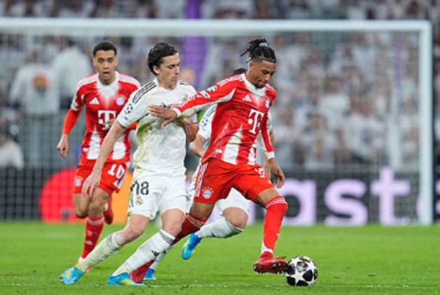 Hậu vệ tr&aacute;i: Alvaro Carreras - 6.0 điểm Carreras đ&atilde; c&oacute; một đ&ecirc;m kinh ho&agrave;ng tại Bernabeu. Anh ho&agrave;n to&agrave;n 