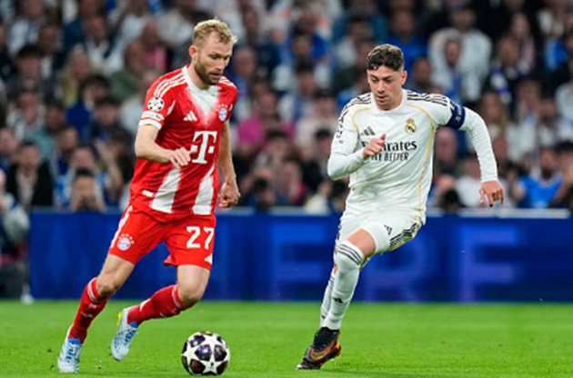 Tiền vệ trung t&acirc;m: Federico Valverde - 6.3 điểm Ng&ocirc;i sao người Uruguay thi đấu dưới sức so với kỳ vọng. Valverde kh&ocirc;ng cung cấp đủ sự hỗ trợ cần thiết cho Alexander-Arnold ở c&aacute;nh phải, khiến h&agrave;nh lang n&agrave;y thường xuy&ecirc;n bị Bayern khai th&aacute;c. Khả năng k&eacute;o b&oacute;ng v&agrave; dứt điểm từ xa sở trường của anh cũng kh&ocirc;ng được thể hiện nhiều trong một đ&ecirc;m m&agrave; tuyến giữa Madrid bị chia cắt.