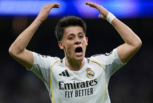 Tiền vệ tấn c&ocirc;ng: Arda Guler - 6.2 điểm Cầu thủ trẻ người Thổ Nhĩ Kỳ l&agrave; điểm s&aacute;ng hiếm hoi ở h&agrave;ng tiền vệ Madrid. Guler thi đấu đầy nhiệt huyết, kh&ocirc;ng ngại va chạm v&agrave; đ&atilde; tạo ra được 4 cơ hội ghi b&agrave;n cho đồng đội. D&ugrave; vậy, tầm ảnh hưởng của anh l&ecirc;n lối chơi chung vẫn chưa đủ để gi&uacute;p đội nh&agrave; tạo n&ecirc;n sự kh&aacute;c biệt ho&agrave;n to&agrave;n trước h&agrave;ng thủ kỷ luật của Bayern.