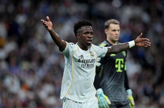 Tiền đạo: Vinicius Junior - 6.3 điểm Vinicius đ&atilde; c&oacute; một trận đấu g&acirc;y nhiều tranh c&atilde;i. Anh cực kỳ nguy hiểm trong c&aacute;c t&igrave;nh huống đi b&oacute;ng tốc độ, nhưng kh&acirc;u dứt điểm lại mang đến sự thất vọng lớn. Đặc biệt l&agrave; t&igrave;nh huống anh cố gắng lừa qua Manuel Neuer thay v&igrave; dứt điểm ngay khi tỷ số đang l&agrave; 0-2, một quyết định thiếu hiệu quả khiến Real Madrid đ&aacute;nh mất cơ hội qu&yacute; gi&aacute;.