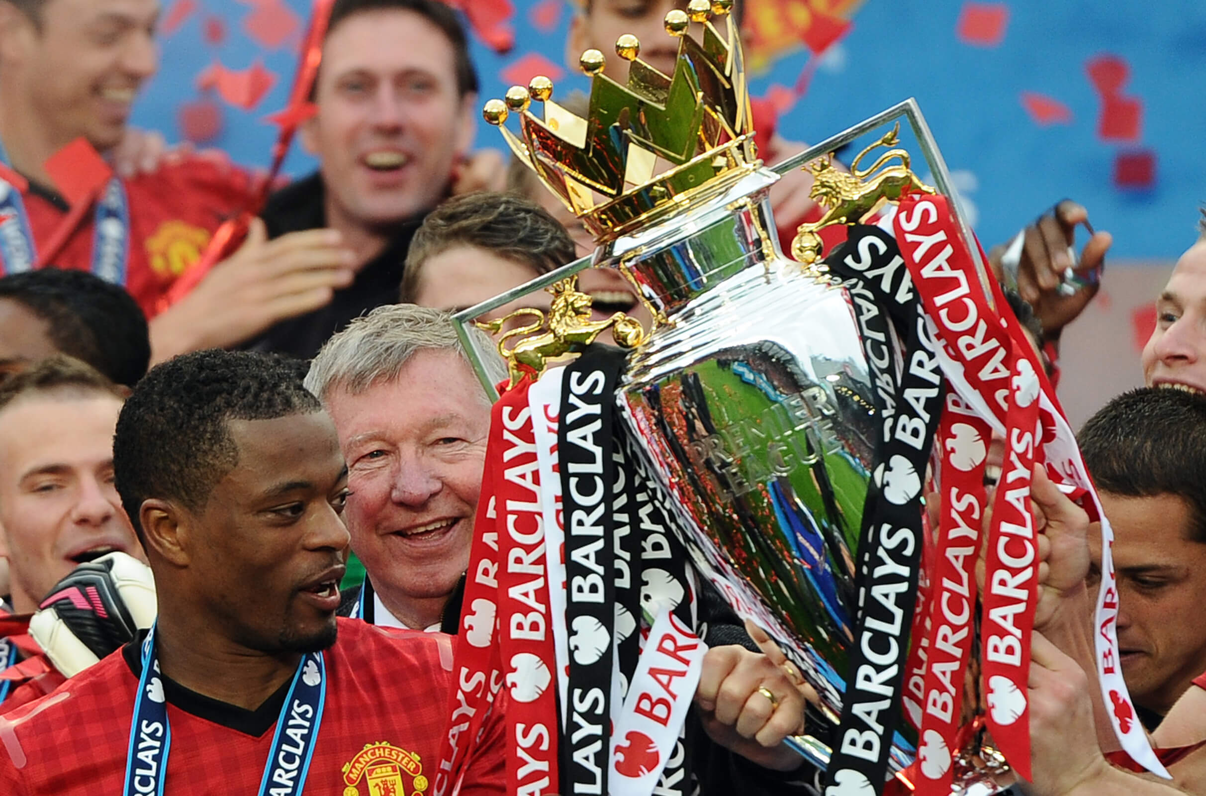 Con qu&aacute;i vật trong ph&ograve;ng thay đồ MU.