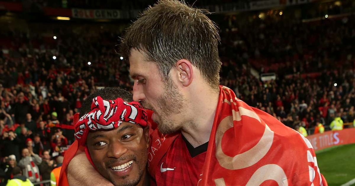 T&igrave;nh bạn với Michael Carrick.