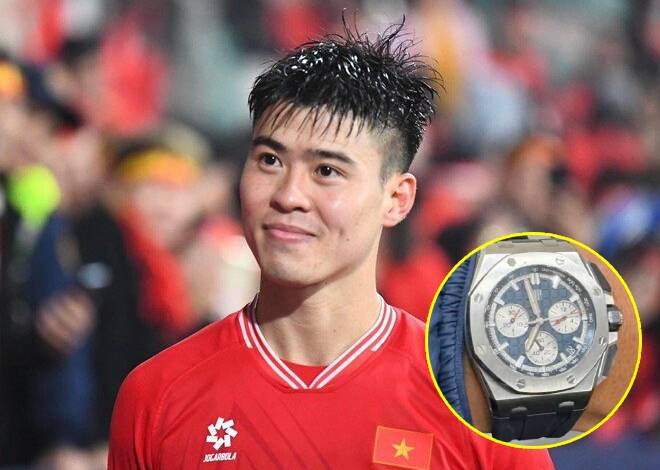 Đỗ Duy Mạnh b&aacute;o mất đồng hồ trị gi&aacute; hơn 1 tỷ đồng.