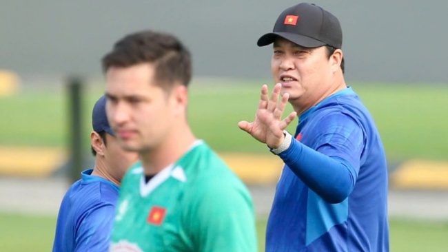 HLV thủ m&ocirc;n Lee Woon Jae.