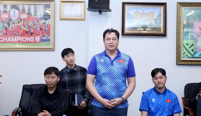 VFF gia hạn hợp đồng với HLV thủ m&ocirc;n Lee Woon Jae.