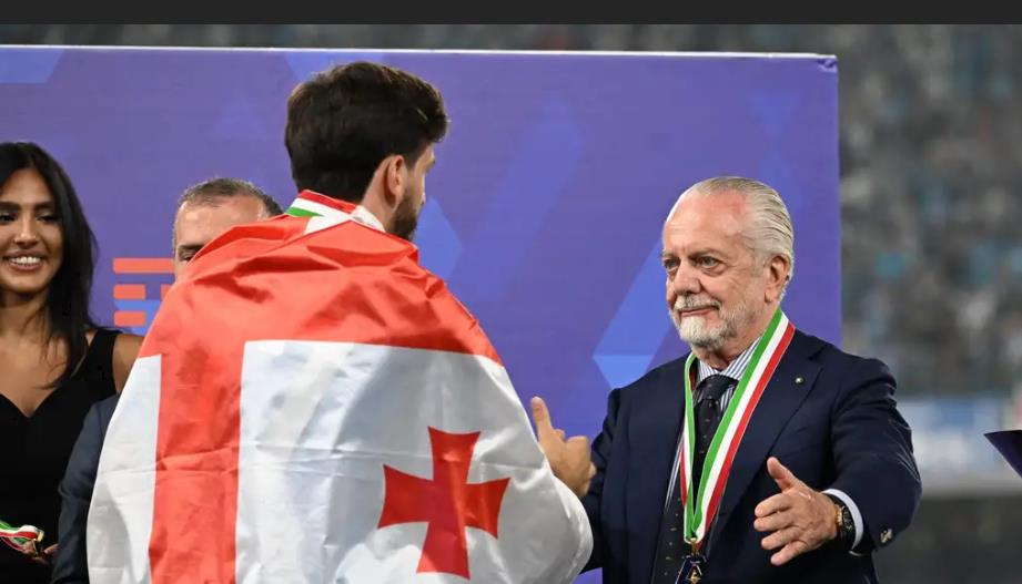 Khvicha Kvaratskhelia c&oacute; biệt danh Kvaradona v&igrave; khả năng tạo đột biến như Maradona.