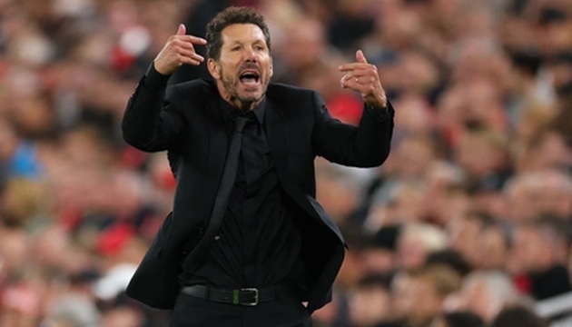 Diego Simeone l&ecirc;n d&acirc;y c&oacute;t tinh thần cho c&aacute;c học tr&ograve;.