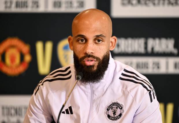 Bryan Mbeumo bị choáng trước sức hút của Man United