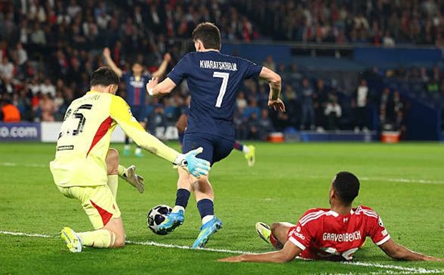 Khvicha Kvaratskhelia ấn định chiến thắng 2-0 cho PSG.