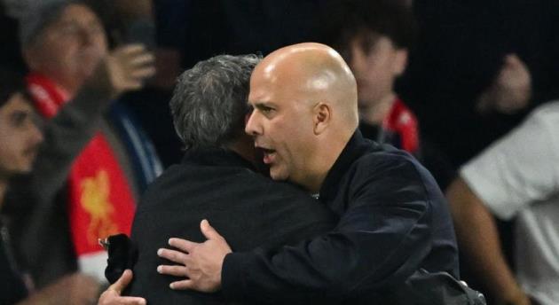 Arne Slot thừa nhận Liverpool may mắn khi chỉ thua 0-2