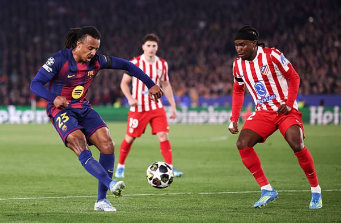 Jules Kounde (5.8): Vừa trở lại sau chấn thương, Kounde thi đấu tr&ograve;n vai trong kh&acirc;u ph&ograve;ng ngự bi&ecirc;n. Tuy nhi&ecirc;n, anh phản ứng hơi chậm trong t&igrave;nh huống để đối thủ tạt b&oacute;ng dẫn đến b&agrave;n thua thứ hai. 