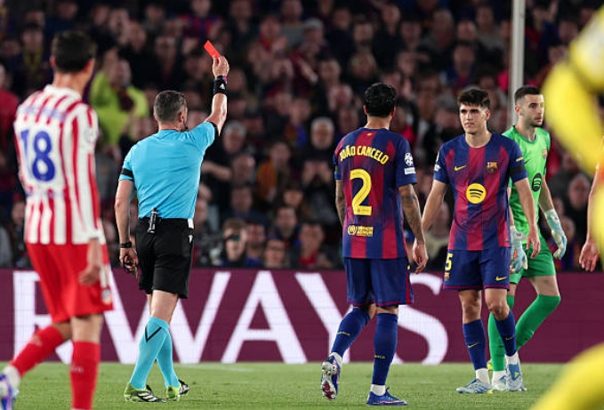 Pau Cubarsi (5.1): Một trận đấu đ&aacute;ng qu&ecirc;n đối với trung vệ trẻ. Tấm thẻ đỏ trực tiếp sau pha truy cản tr&aacute;i ph&eacute;p với Simeone đ&atilde; l&agrave;m thay đổi ho&agrave;n to&agrave;n cục diện trận đấu v&agrave; đẩy đội nh&agrave; v&agrave;o thế kh&oacute;.