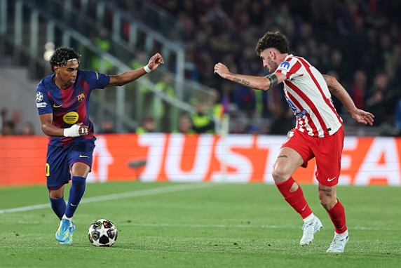 Lamine Yamal (7.0): Điểm s&aacute;ng lớn nhất tr&ecirc;n h&agrave;ng c&ocirc;ng Barcelona. Với kỹ thuật c&aacute; nh&acirc;n đi&ecirc;u luyện, anh li&ecirc;n tục khuấy đảo h&agrave;nh lang c&aacute;nh của Atletico, tiếc rằng c&aacute;c đồng đội đ&atilde; kh&ocirc;ng tận dụng được c&aacute;c cơ hội anh tạo ra.