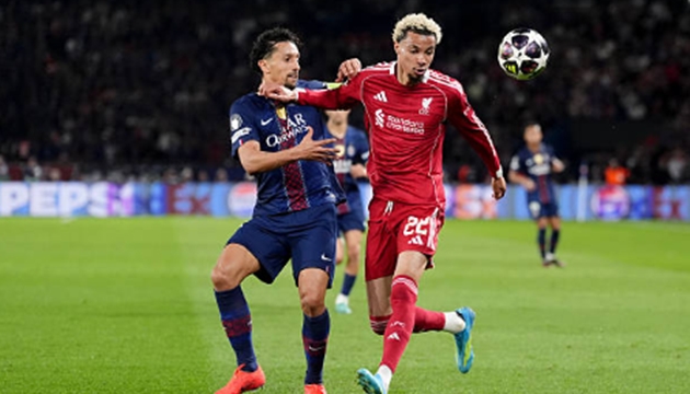 Tiền đạo: Hugo Ekitike – 6.3 điểm Trở lại Parc des Princes, Ekitike thi đấu đầy nỗ lực nhưng lại thiếu đi sự tinh tế và tính đồng đội. Anh có tình huống dứt điểm vọt xà đáng tiếc ở hiệp hai thay vì chuyền bóng cho đồng đội đang ở vị trí thuận lợi hơn.