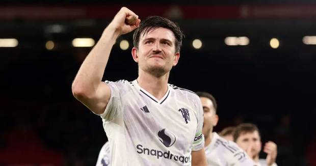 Vừa gia hạn, Maguire giục MU bạo chi để đua vô địch