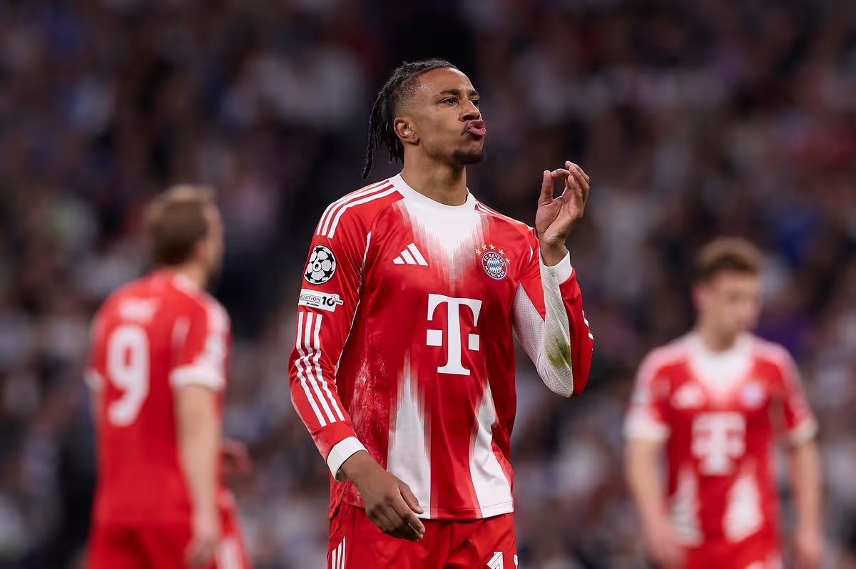 Michael Olise thăng tiến mạnh mẽ trong màu áo Bayern Munich.