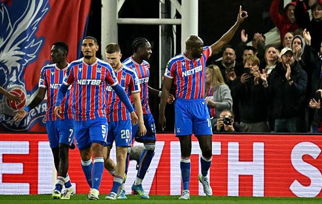 Crystal Palace thắng dễ ở lượt đi Conference League.