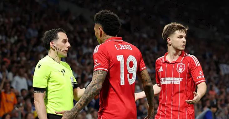 Igor Jesus bị từ chối bàn thắng.