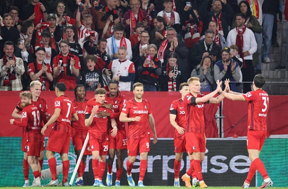 Ảnh bài viết Hạ Celta Vigo 3-0, Freiburg đặt 1 chân vào bán kết