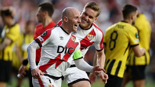 Rayo Vallecano đ&aacute;nh bại AEK kh&ocirc;ng mấy kh&oacute; khăn tại Conference League.