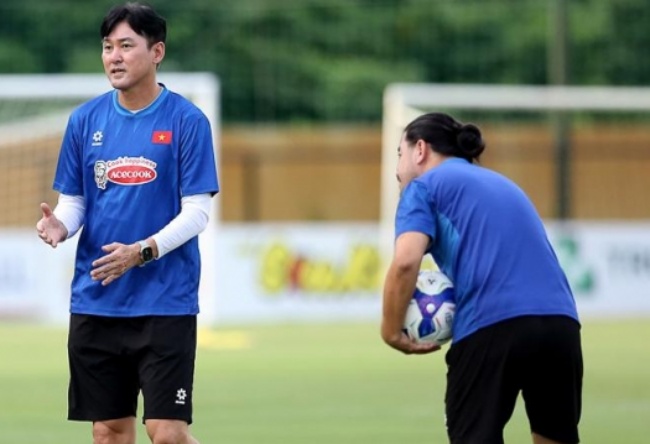 Ảnh bài viết CĐV Thái Lan tranh cãi về năng lực của HLV Lee Jung Soo