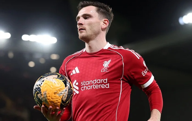 Robertson tạm biệt sân Anfield sau 9 năm