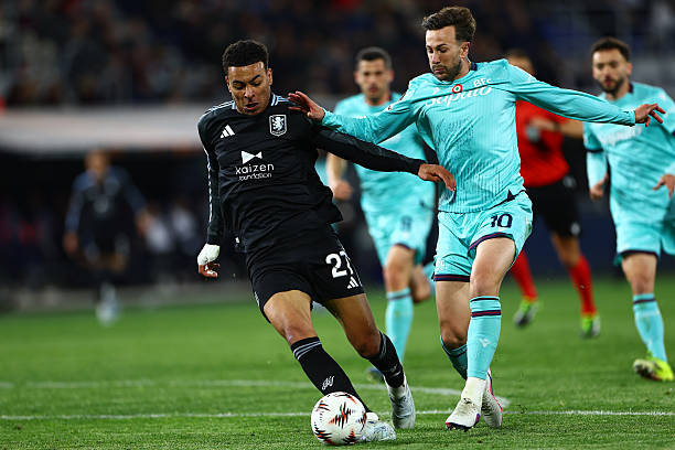 Aston Villa thắng nhưng Rogers lại thua.